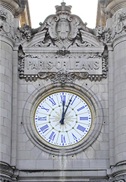 Reloj de torre estacion de tren de tours - Francia Reloj de torre estacion de tren de tours - Francia
