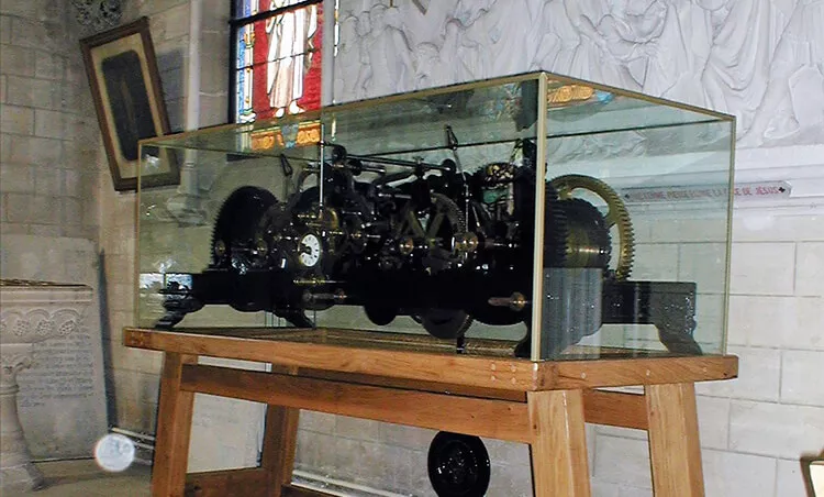Display a mechanical clock